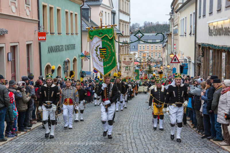 21.12.25 „Gepflegt Eingedieselt“ – Annaberg Bergparade – Bild 4